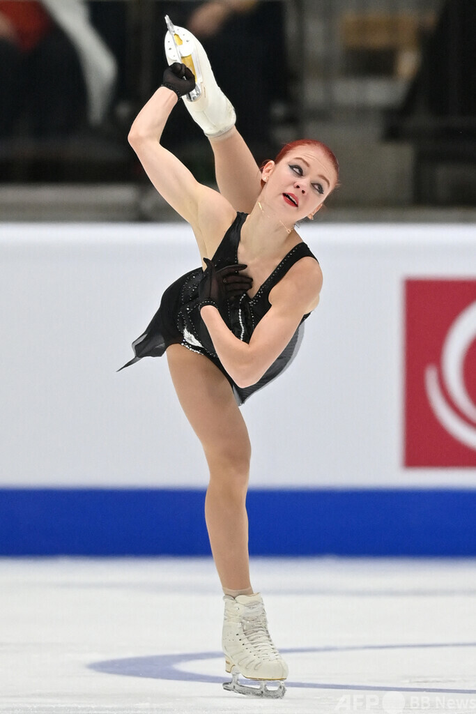 15歳ワリエワが優勝、ロシア勢が表彰台独占 フィギュア欧州選手権 