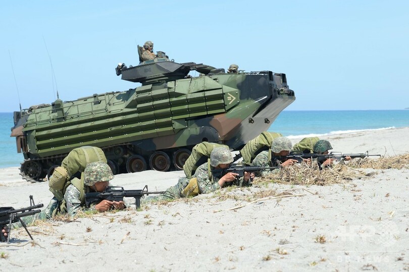 自衛隊、米比海兵隊の合同訓練に参加 水陸両用車で上陸