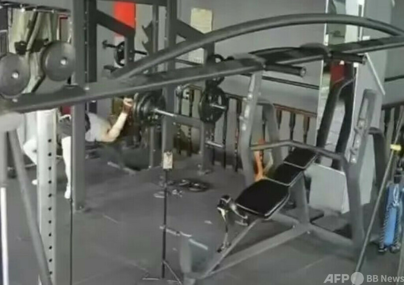 男性がバーベルで首を圧迫され死亡 ジム経営者は1000万円相当を賠償 中国河南省