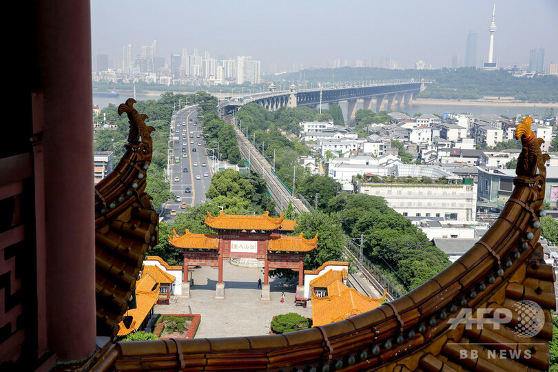 復興願い鐘が響く…武漢の名所「黄鶴楼」98日ぶり一部で一般開放