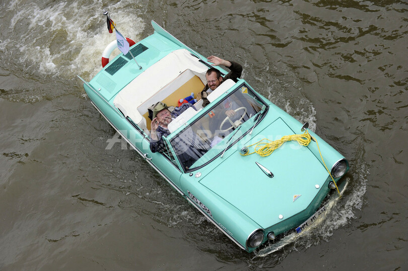 洪水…じゃありません、水陸両用車の祭典 フランス