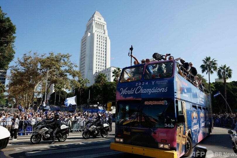 ドジャース、36年ぶり待望の優勝パレード 大谷「特別な瞬間」