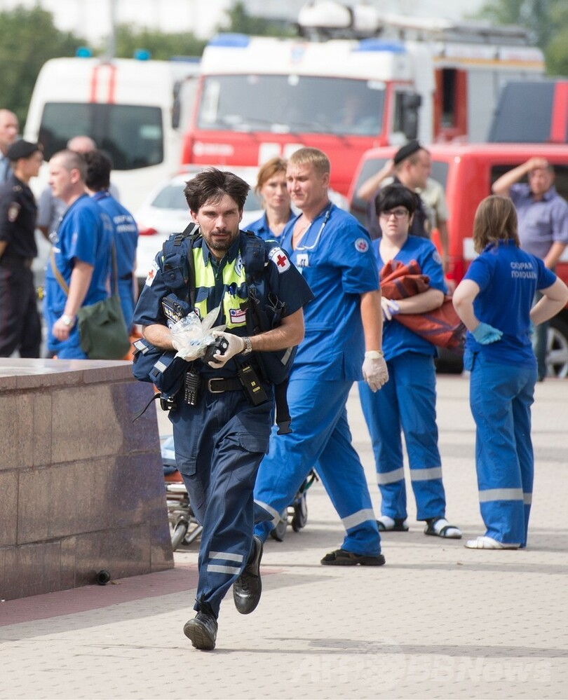 モスクワで地下鉄脱線、20人死亡 130人負傷