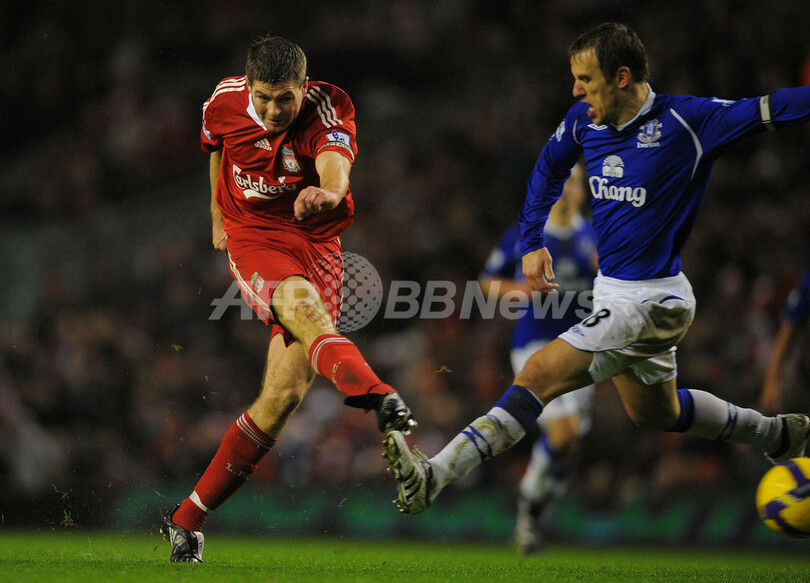 リバプール エバートンと引き分け首位奪還ならず