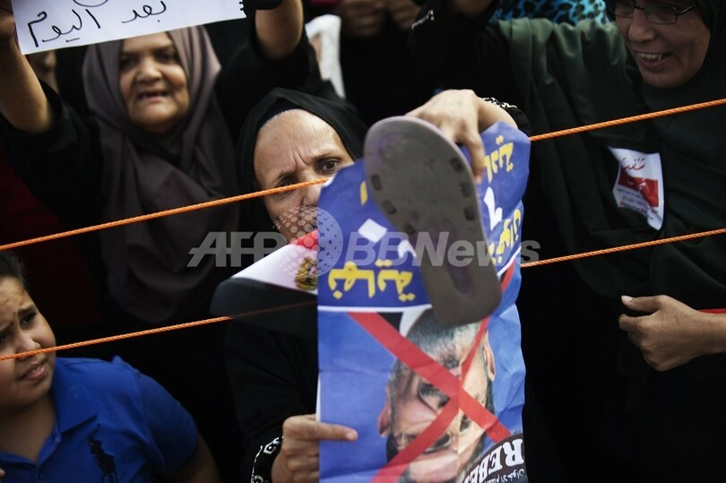 エジプト大統領、軍の「最後通告」撤回を要求 デモ隊衝突で7人死亡