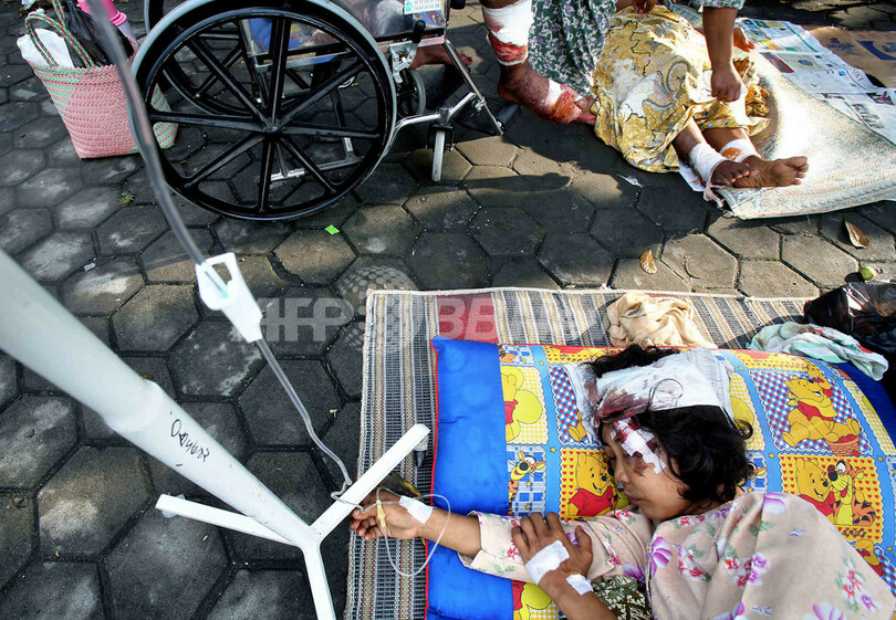 ＜ジャワ島中部地震＞生存者の捜索が続く - インドネシア