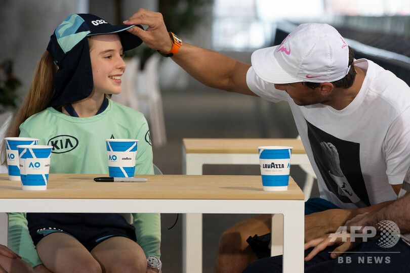 ナダルに新たな友人、ショット直撃のボールガールと再会