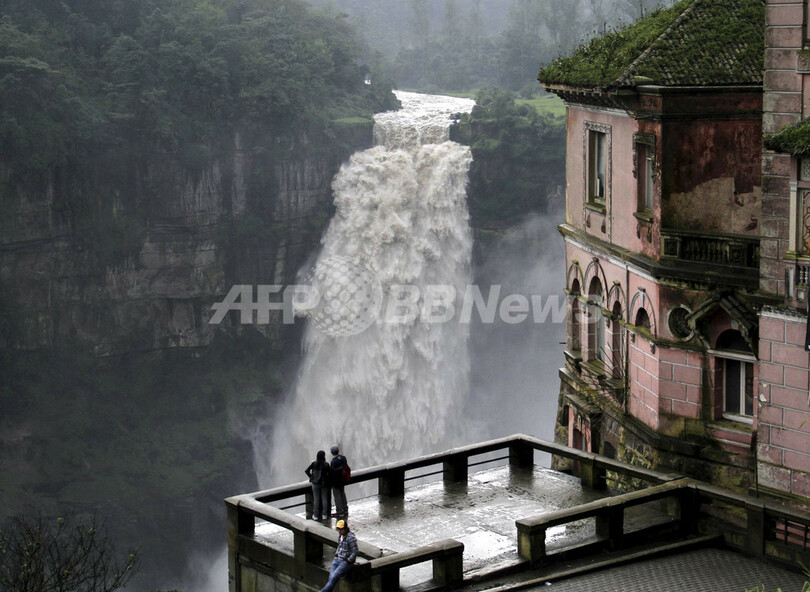 落差132メートルのテケンダマ滝、コロンビア