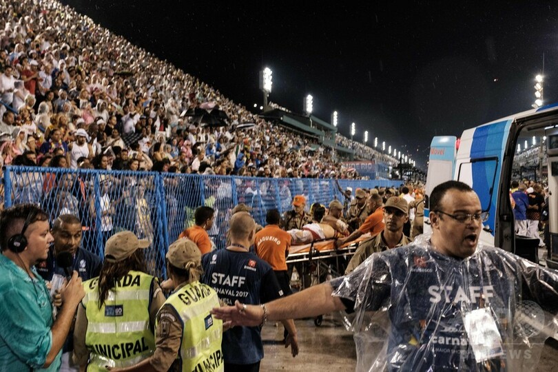 リオのカーニバルで事故、山車と接触で20人重軽傷