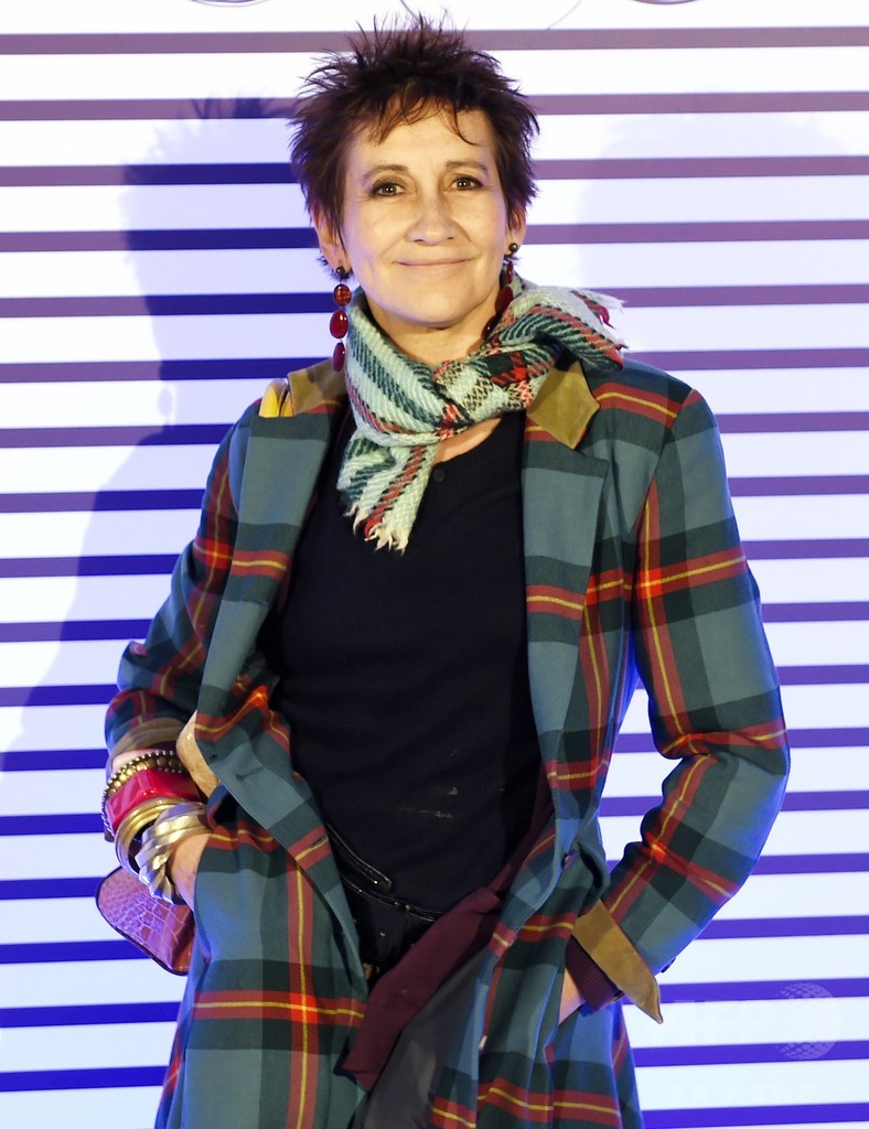 ゴルチエ回顧展、パリで開催 8月3日まで