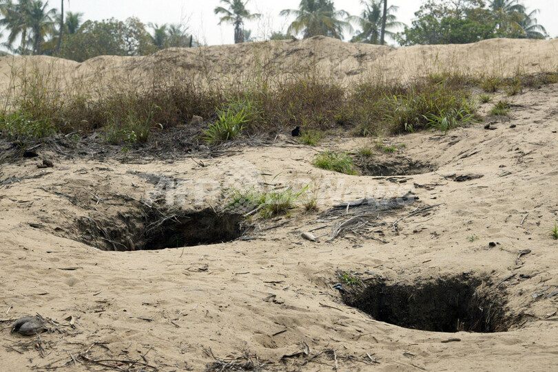 ナイジェリアでタンクローリーが爆発、30人死亡