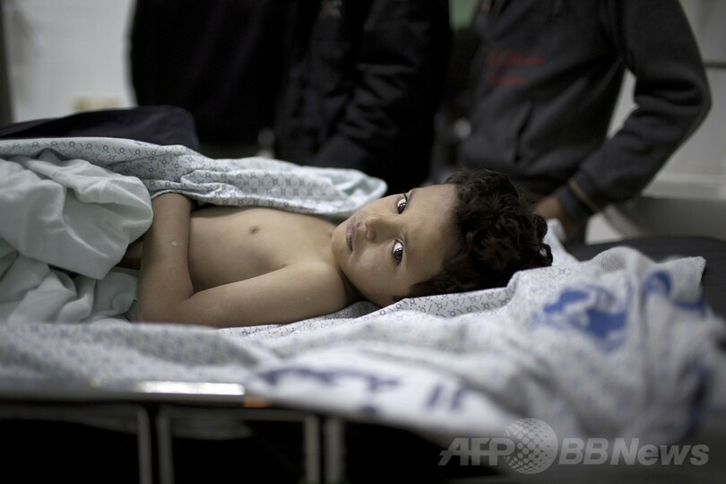 クリスマスイブの爆撃で死亡、3歳女児を埋葬 パレスチナ・ガザ地区