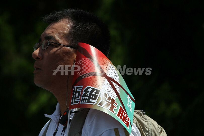 中国の愛国教育は「洗脳」、香港の親たちデモ行進