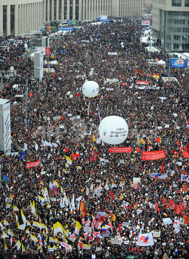 モスクワで過去最大規模の抗議デモ、主催者側は「12万人」と発表