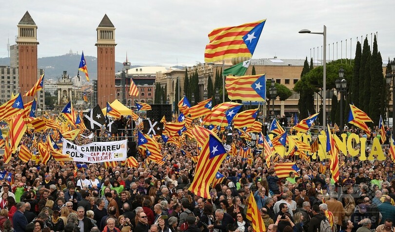 カタルーニャ、スペインからの独立支持するデモに8万人